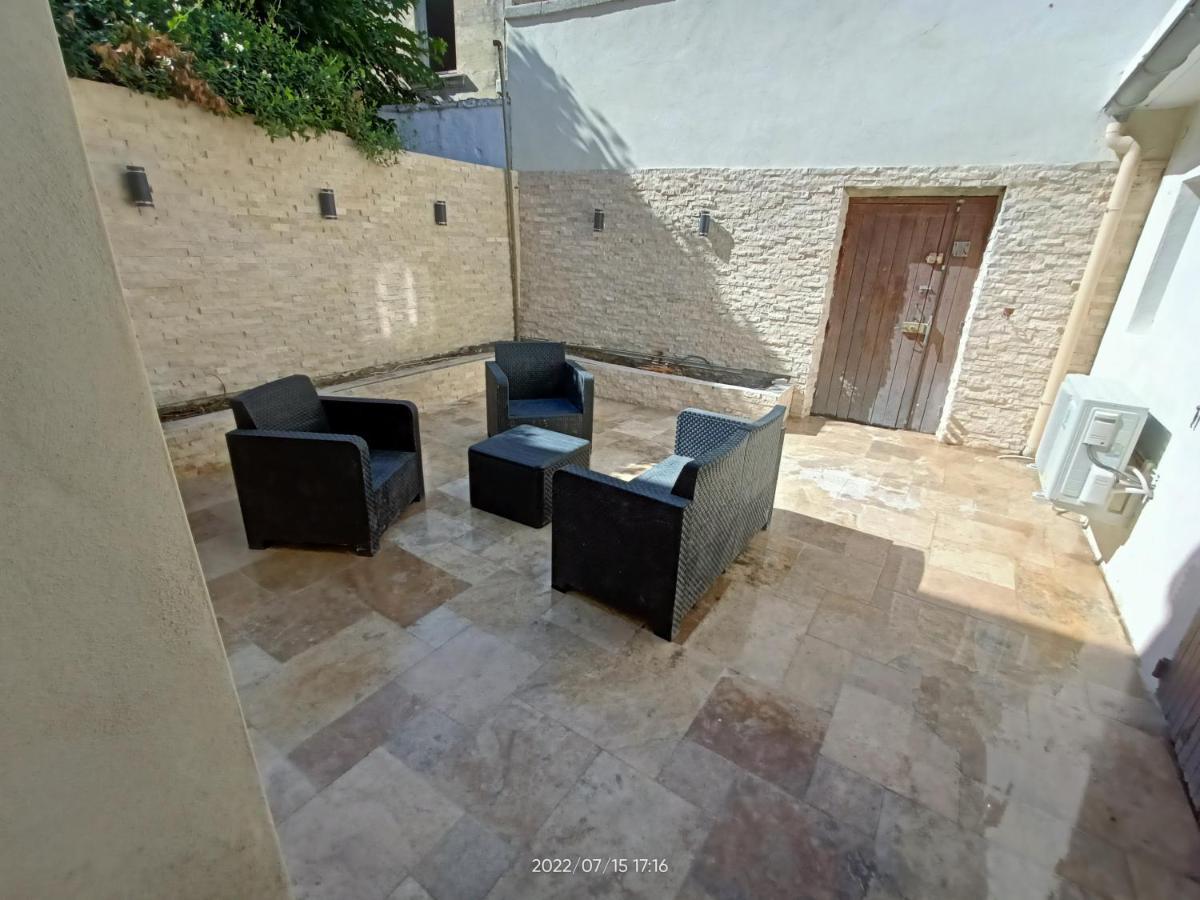T2 Renove En Rdc Avec Cour, Intra Muros Avignon Exteriér fotografie